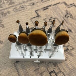 Artis Elite 10-Piece Makeup Brush Set and Stand